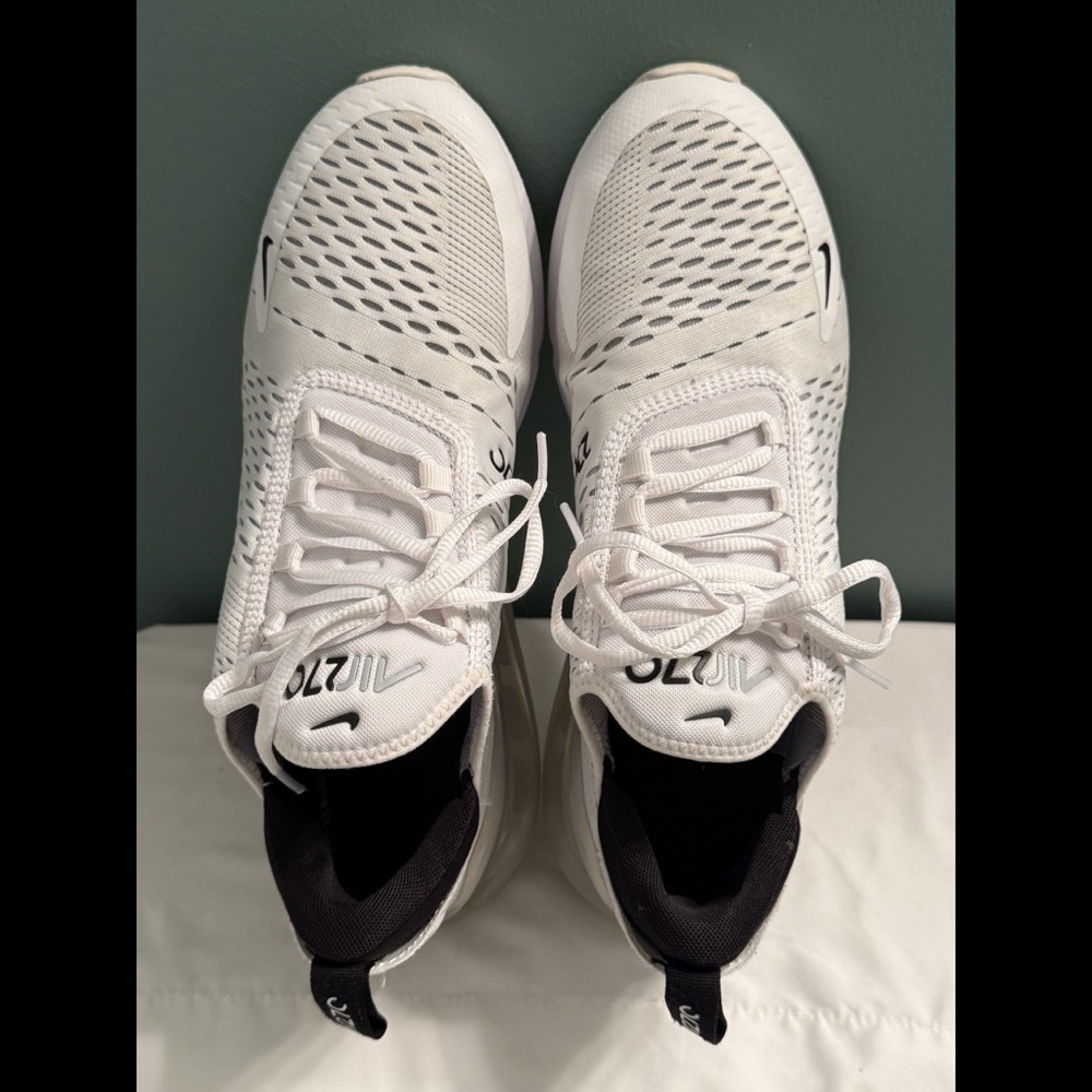 Nike 270 White and Black Running Sneakers men’s 8.5